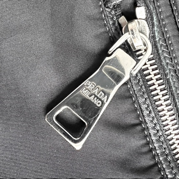 Authentic Reversible Prada bag - Picture 6 of 9